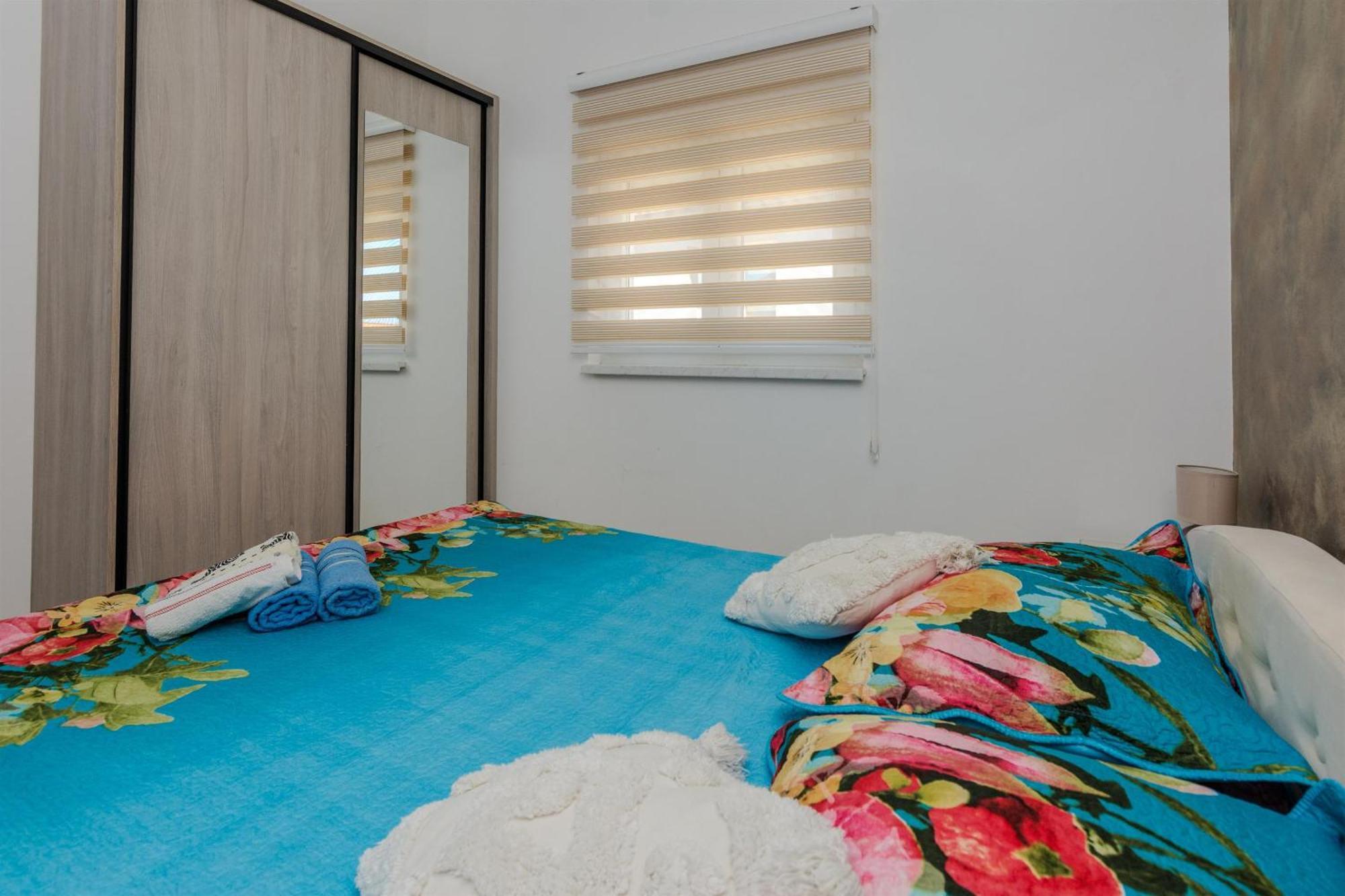 Apartments Lucica วีร์ ภายนอก รูปภาพ