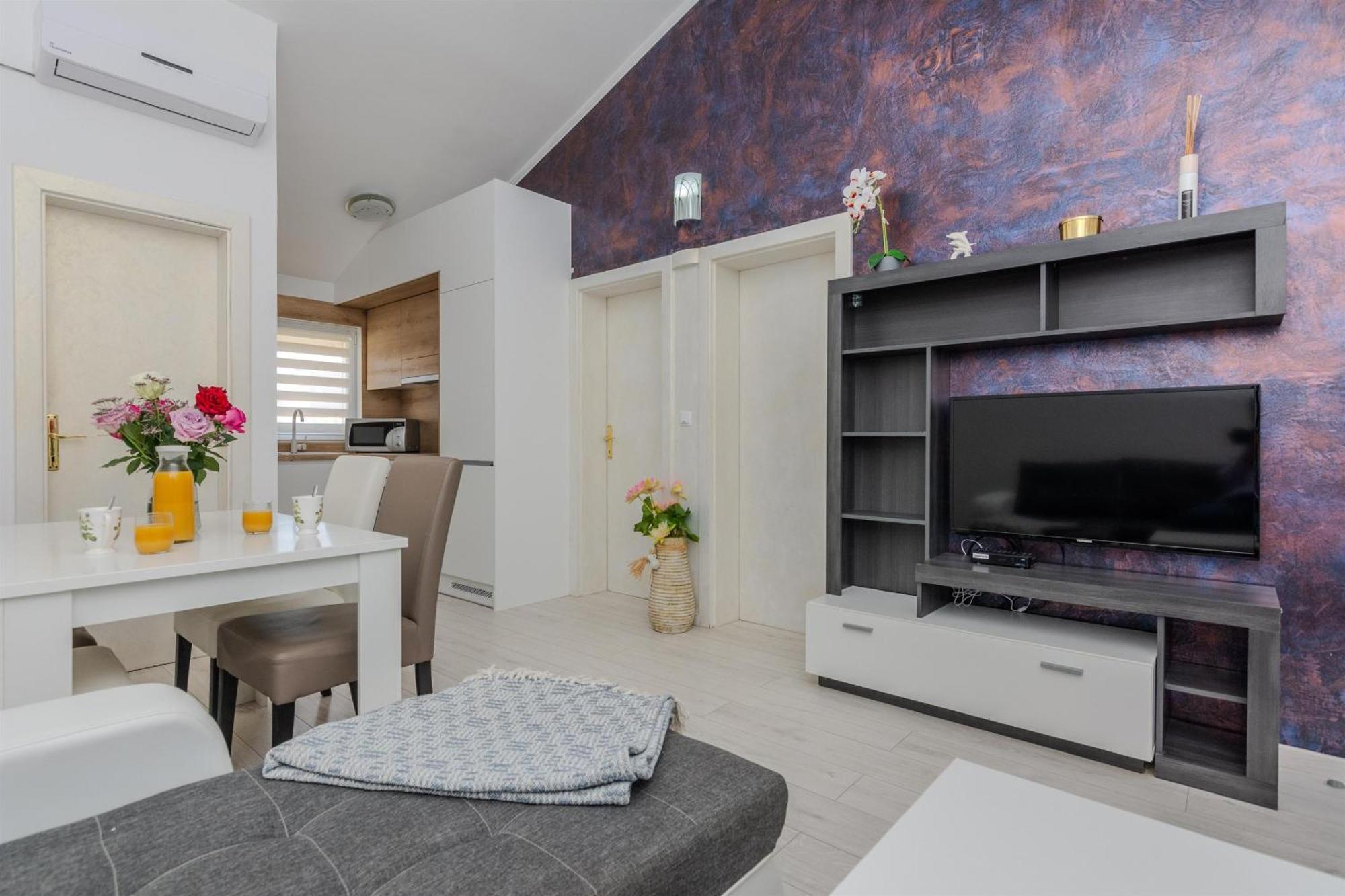Apartments Lucica วีร์ ภายนอก รูปภาพ