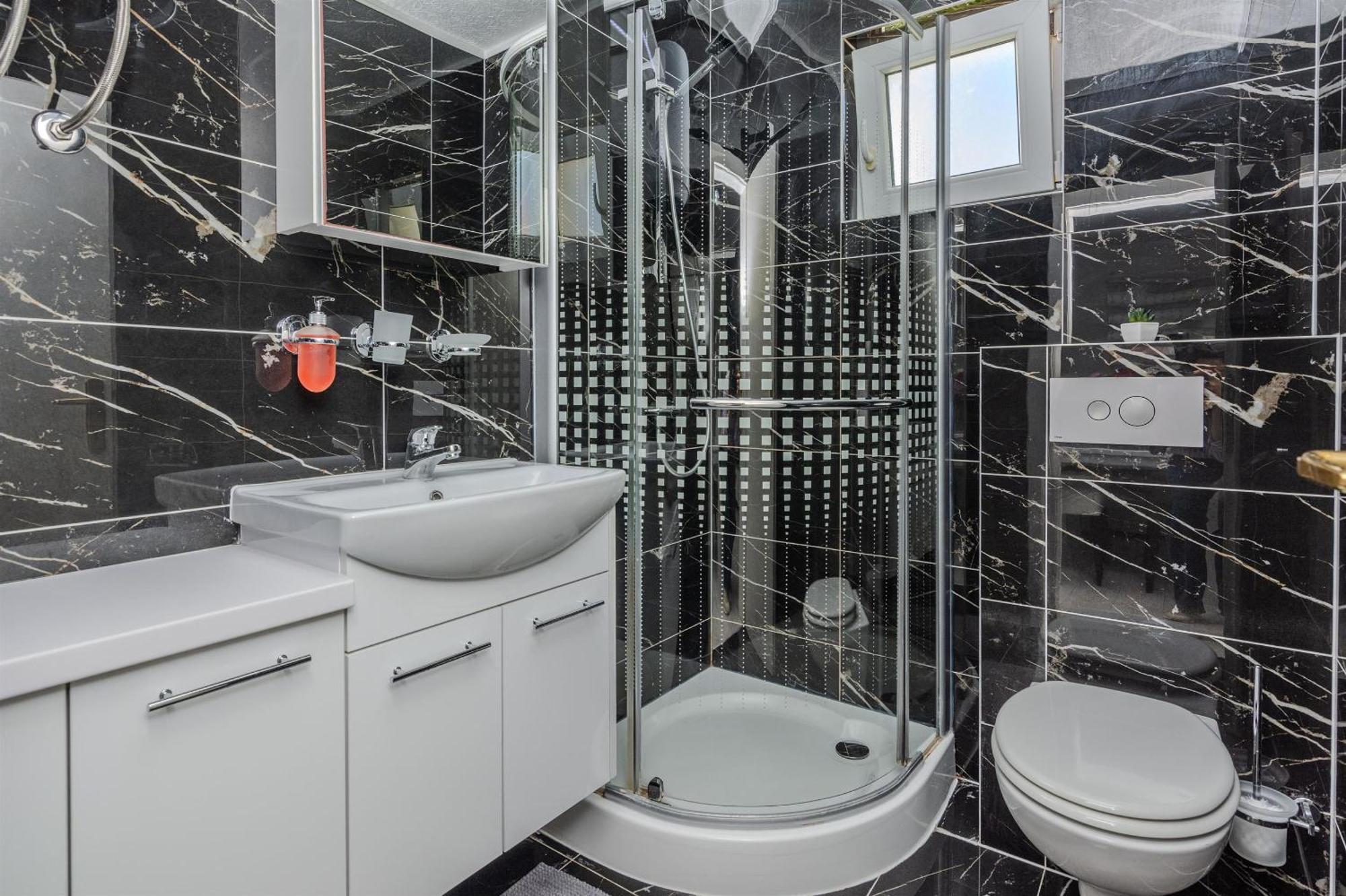 Apartments Lucica วีร์ ภายนอก รูปภาพ