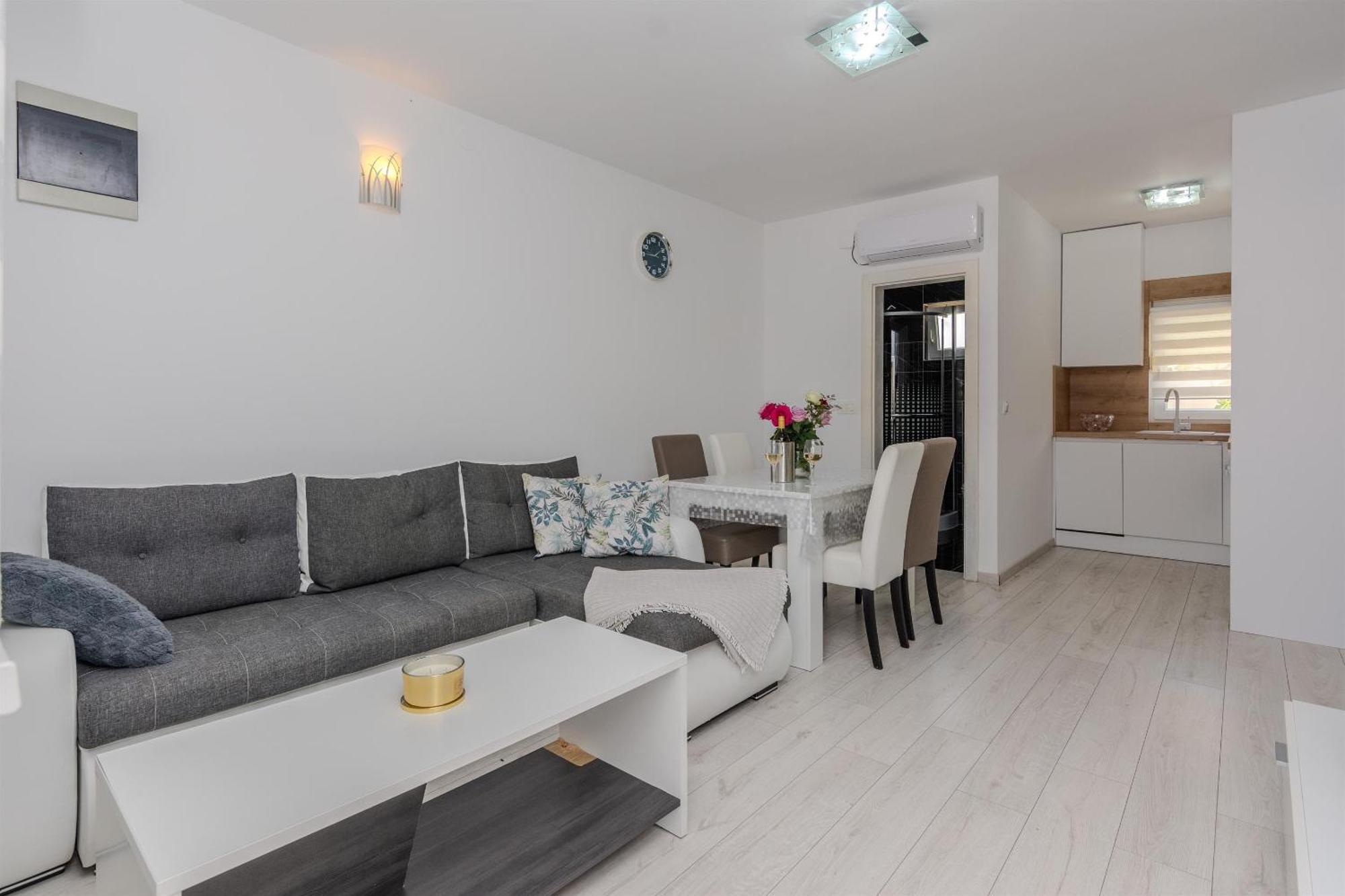 Apartments Lucica วีร์ ภายนอก รูปภาพ