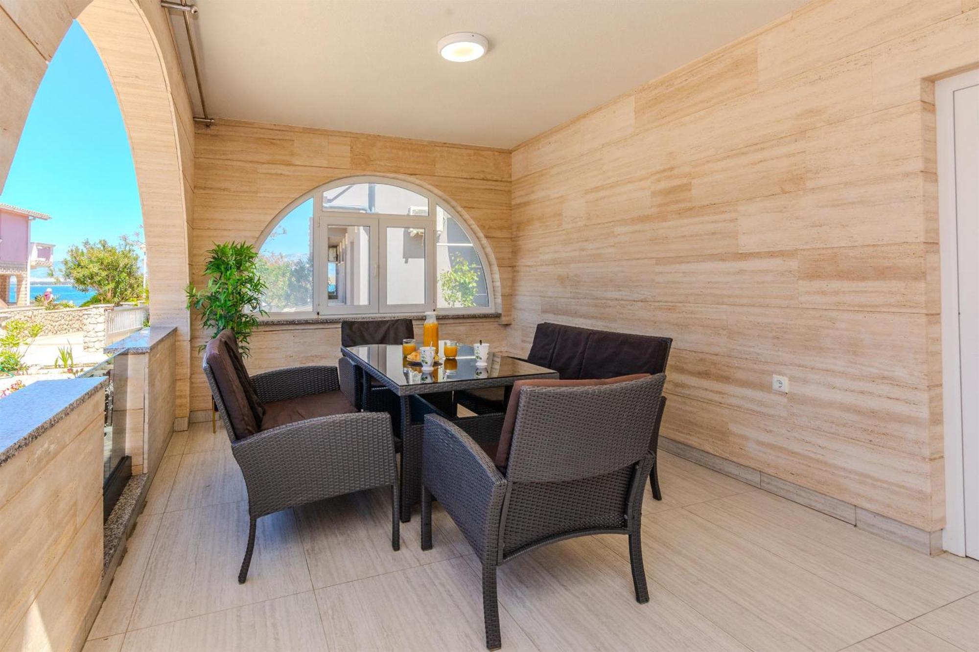 Apartments Lucica วีร์ ภายนอก รูปภาพ