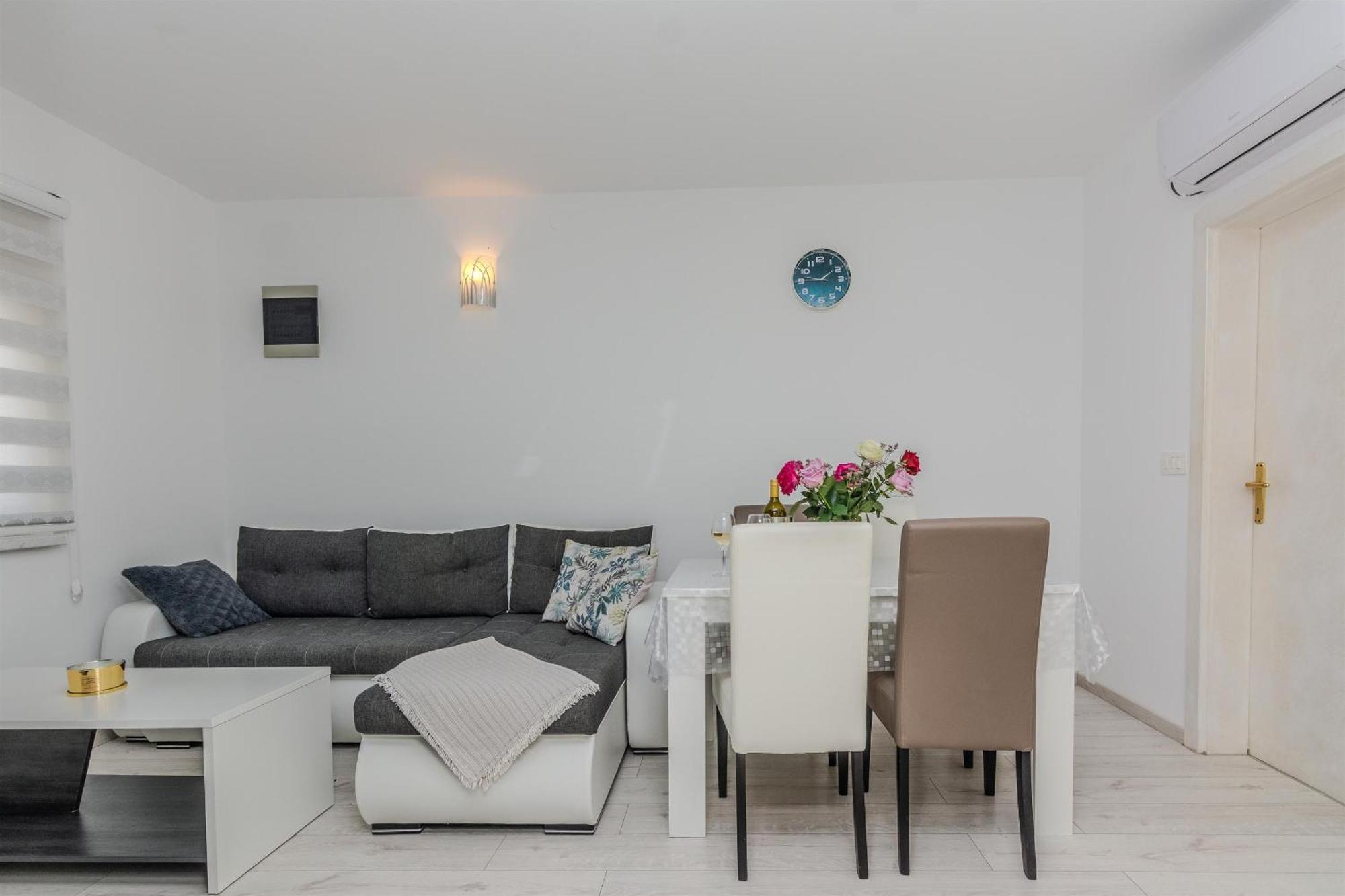 Apartments Lucica วีร์ ภายนอก รูปภาพ