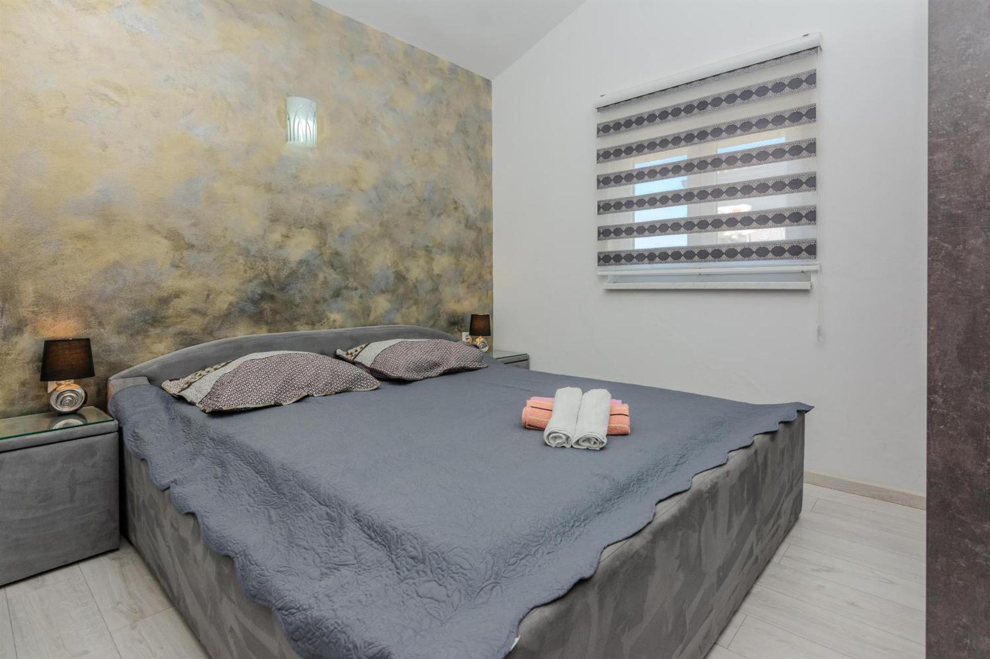 Apartments Lucica วีร์ ภายนอก รูปภาพ