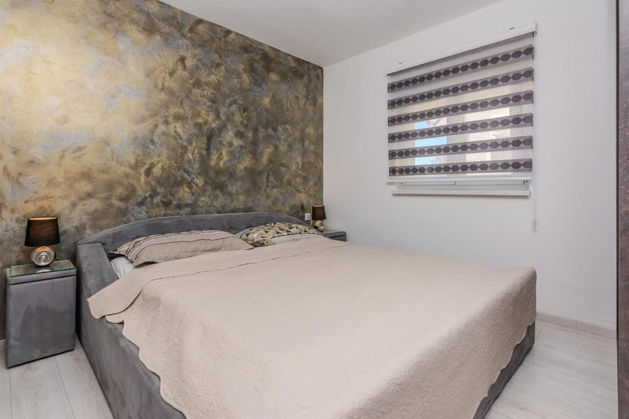 Apartments Lucica วีร์ ภายนอก รูปภาพ