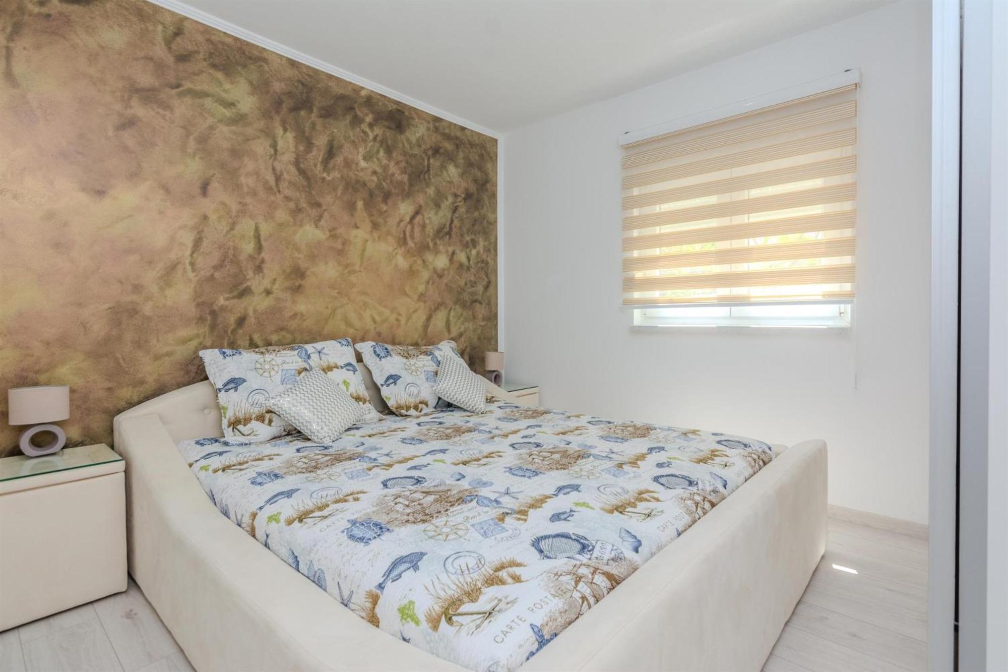 Apartments Lucica วีร์ ภายนอก รูปภาพ